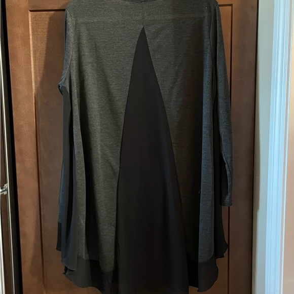 Womens top - Picture 2 of 4